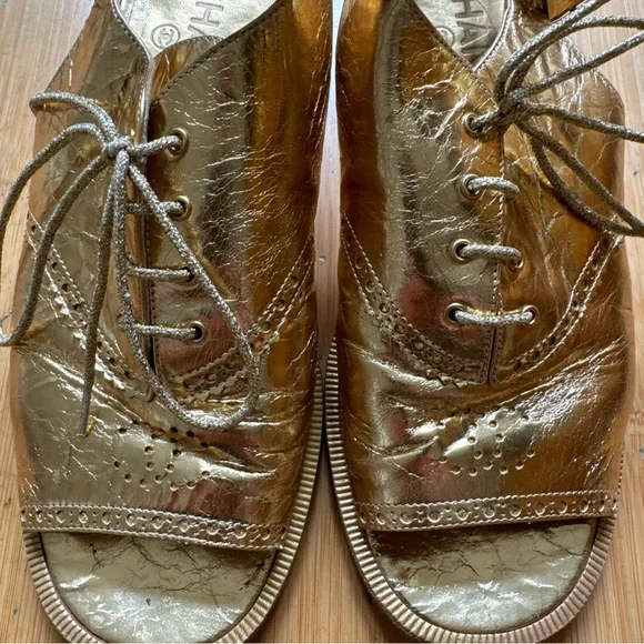 CHANEL Gold Runway 2015 sandal 39 Like New